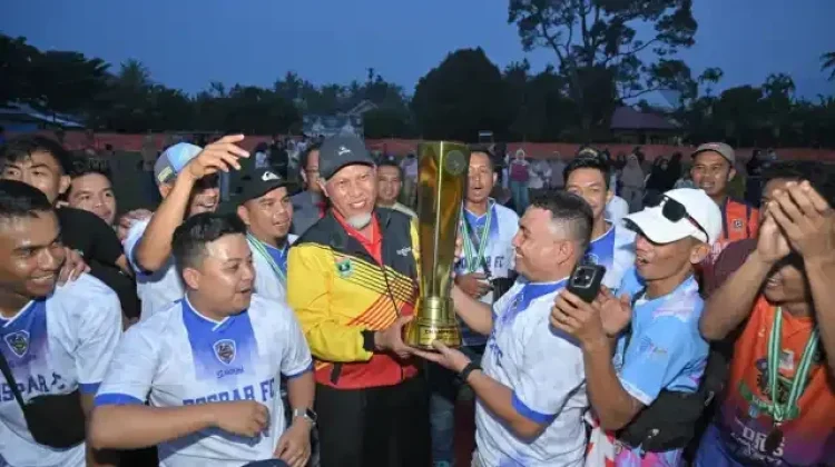 Gubernur Sumbar Ingin Turnamen Sepak Bola Wilayah Digencarkan