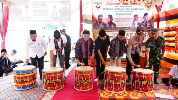 Bupati Eka Putra Ajak KAN Pangian Perkuat Peran Adat Lindungi Generasi Muda