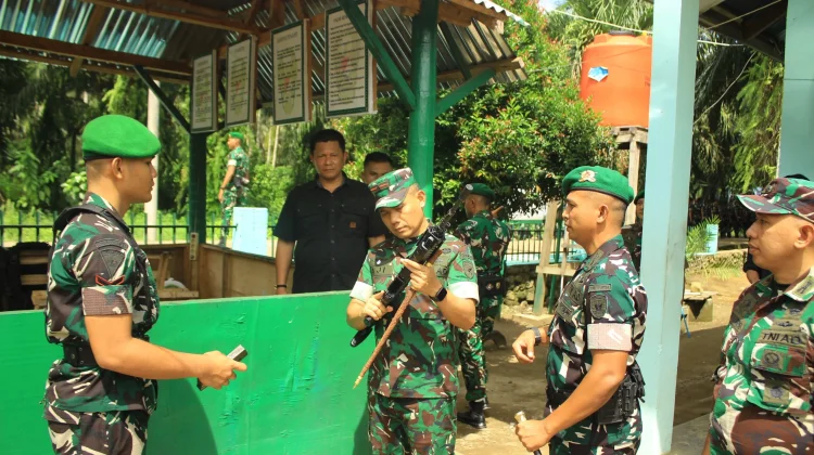 Danrem 032/Wibr Tinjau Kesiapan Yonif TP 897/Singgalang, Beri Pengarahan Prajurit
