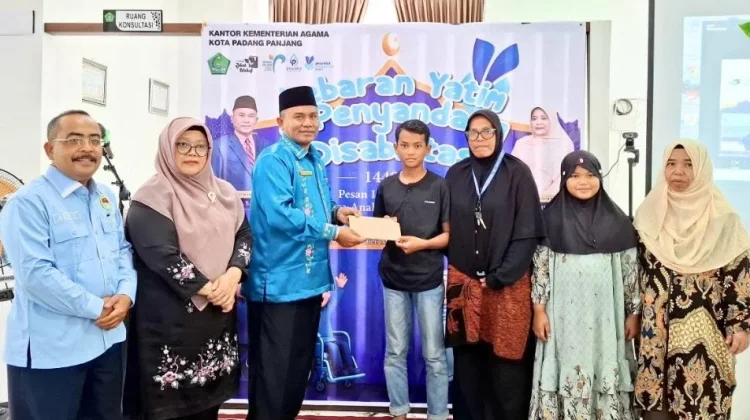 Kemenag Panjang Tebar Peduli Lebaran Yatim