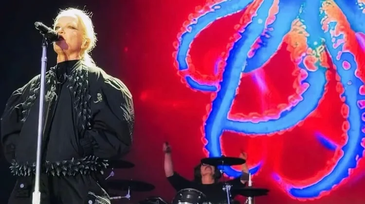 Shirley Manson Pakai Brand Lokal Indonesia "Fuguku" saat Konser di Inggris