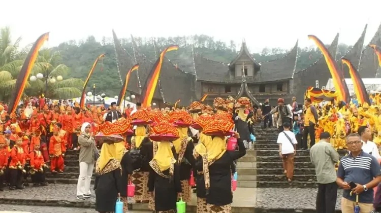 Festival Budaya di Istano Basa Pagarung Melestarikan Warisan Minangkabau