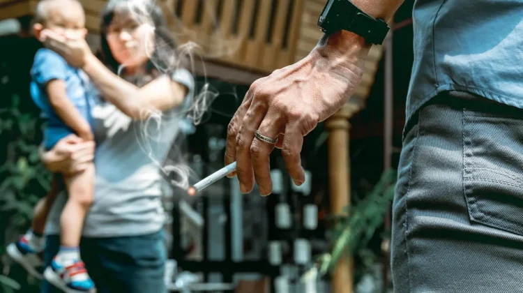 Ancaman Fatal Asap Rokok Bagi Kelompok Rentan