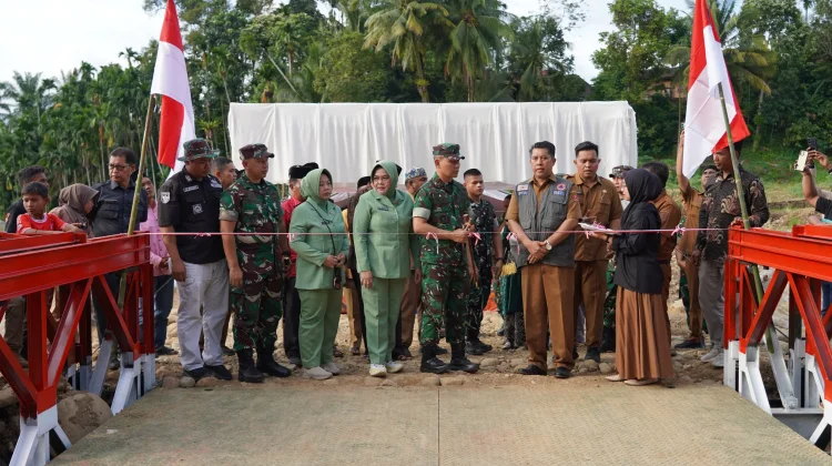 Resmikan Jembatan Bailey Danrem Wirabraja Wujud Kepedulian Nyata TNI