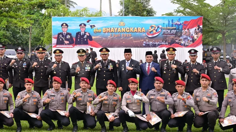 HUT Bhayangkara Kapolres Payakumbuh Beri Penghargaan Anggota Berprestasi