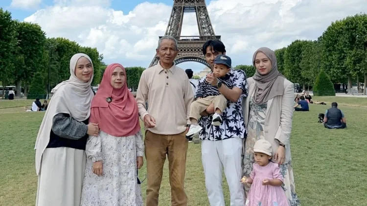 Air Mata Wartawan Senior Bukittinggi Hafnipon Berbuah Tiga Anak Luar Biasa
