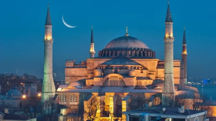 Mahakarya Arsitektur Masjid Hagia Sophia di Istanbul Turki