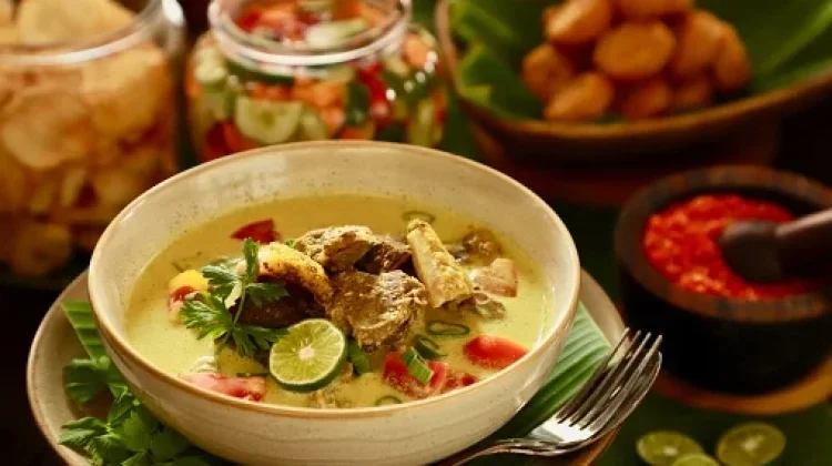 Mulai dari Coto sampai Tom Yum, Ini 5 Comfort Food Berkuah yang Wajib Dicoba