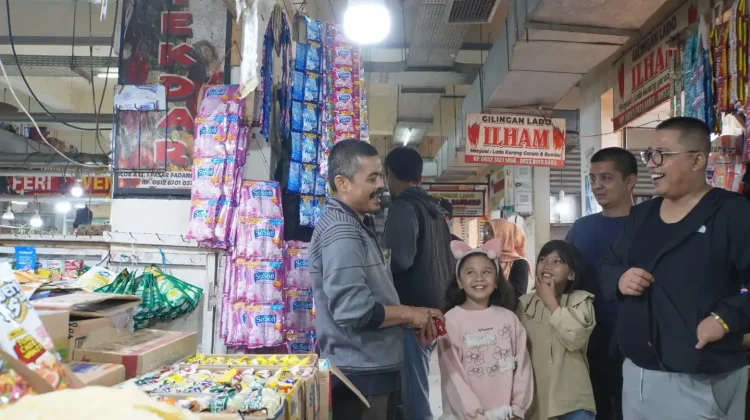 Monitoring di Pasar Pusat, Wako Hendri Usul Jadwal Gotong Royong