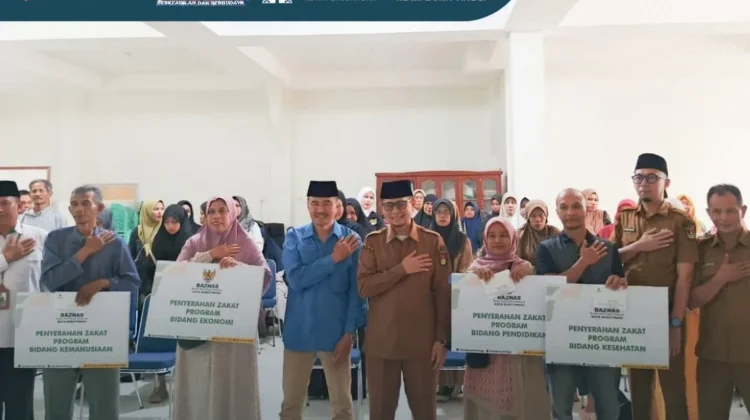 Wawako dan Baznas Salurkan Zakat untuk 61 Mustahik Bukittinggi