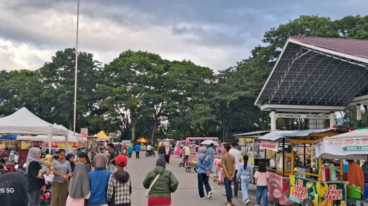 Lapangan Wirabraja Pusat Sehat Warga Bukittinggi