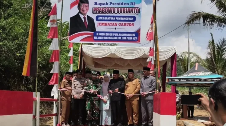 Bupati Lima Puluh Kota Resmikan Jembatan Beton Garuda di Nagari Sitanang