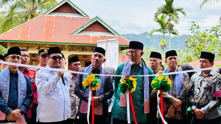 Gubernur & Ketua Baznas RI Launching Rumah Tenun Program Kampung Zakat di 50 Kota