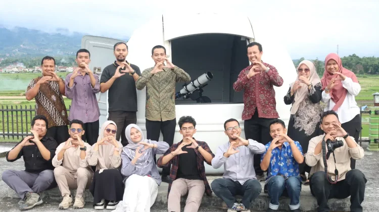 Komunitas Astronomi Sumbar Eksplorasi Fasilitas Laboratorium Terpadu UIN Bukit