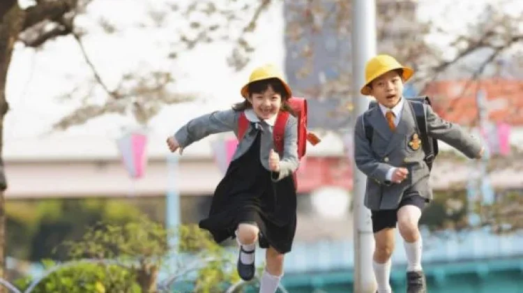 Membiasakan Datang Tepat Waktu ke Sekolah