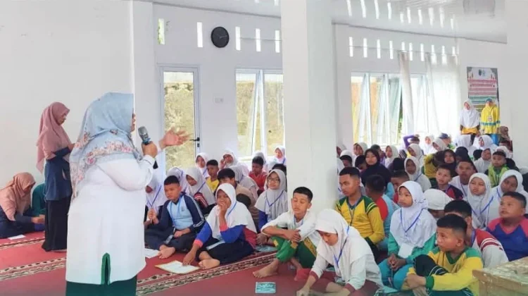Kemenag Padang Panjang Sampaikan Materi Pergaulan Sehat di MPLS SMPN 5