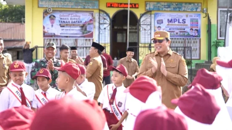 Jadi Inspektur Upacara,Wabup Tanah Datar Tekankan Penguatan Pendidikan Karakter