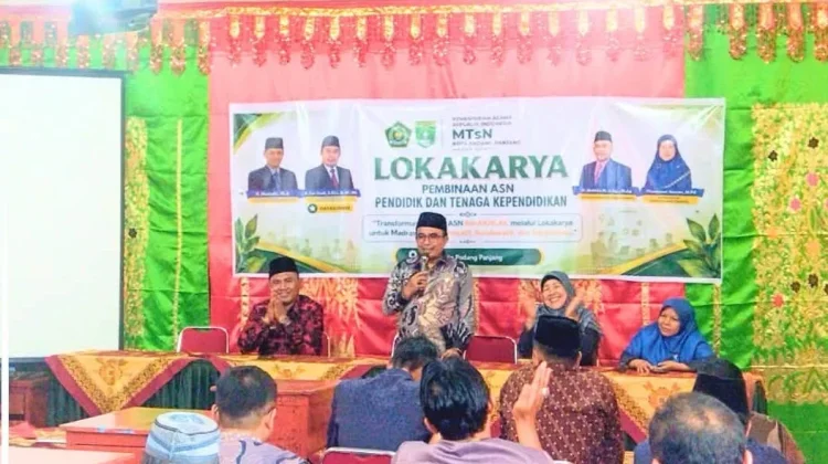 MTsN Padang Panjang Gelar Pembinaan GTK, Kabid Penmad Tekankan 4 Hal Penting