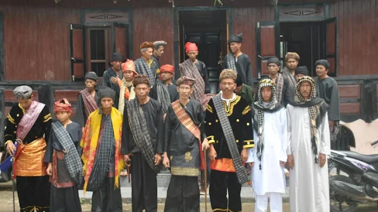 Filosofi “Mamak Bapisau Tajam, Kamanakan Badagiang Taba”