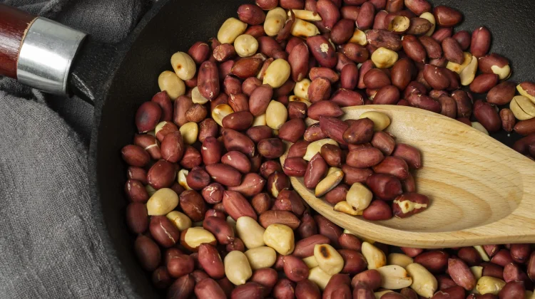 Mengolah Kacang Tanah Menjadi Saus Gurih yang Menggugah Selera