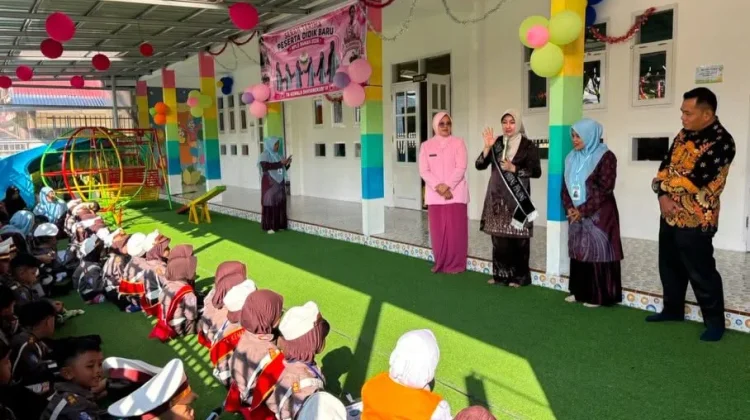Bunda PAUD Padang Panjang Tinjau MPLS Ramah di Sejumlah Sekolah