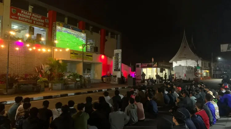 Nobar Semifinal Piala Dunia 2026, Ratusan Warga Padati Pasar Pusat