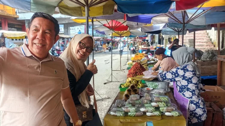 Blusukan Sekjen PKPS Cicipi Durian Hingga Kuliner Pasar Raya