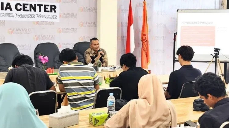 Bawaslu Padang Panjang Bekali 24 Kader Teknik Pengawasan Partisipatif