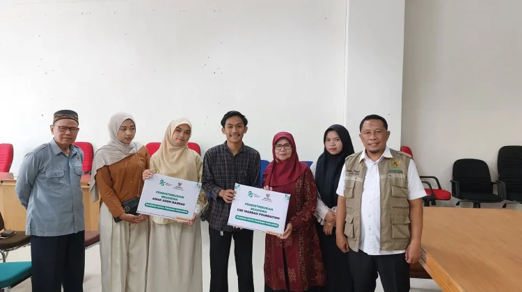 BAZNAS Padang Panjang Salurkan Beasiswa untuk 27 Pelajar dan Mahasiswa