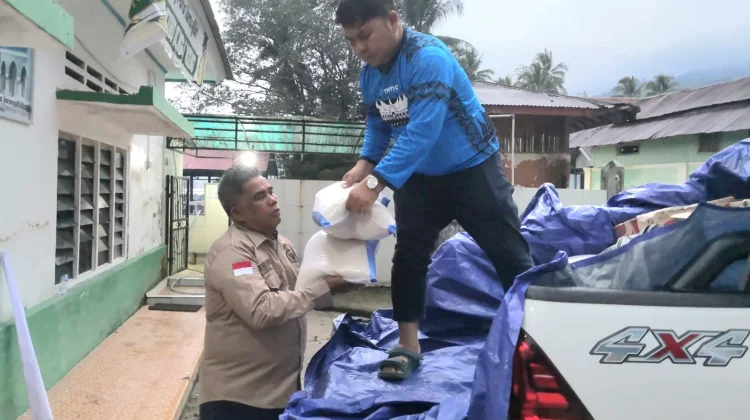 Irman Gusman Tunjukkan Kepedulian Nyata untuk Korban Banjir Agam