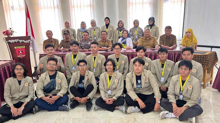 Tim KKN PPM UGM Tapak Koto Bantu Pemulihan Bencana Agam