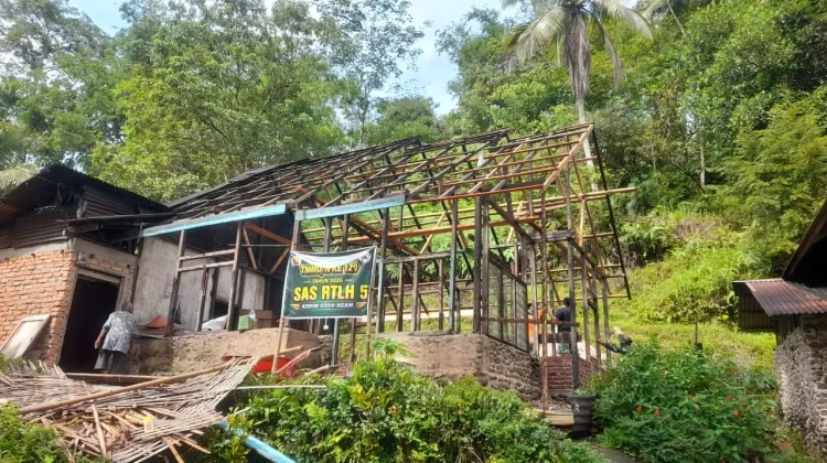 Satgas TMMD Ke-129 Kodim 0304/Agam Lanjutkan Rehabilitasi RTLH