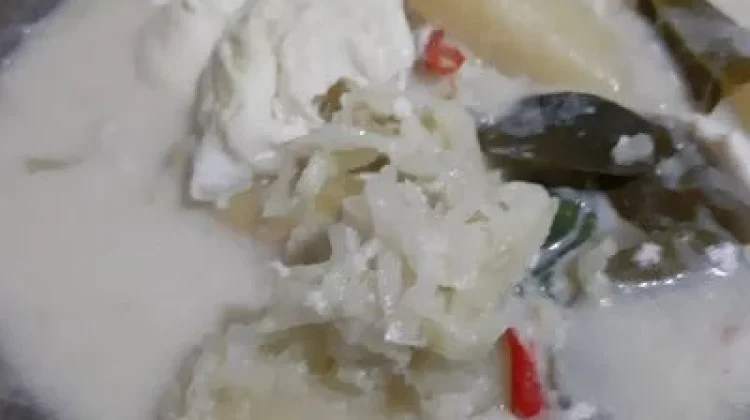 Gulai Putih Lasa, Telur, dan Kentang Berkuah Encer yang Tidak Pedas dan Gurih