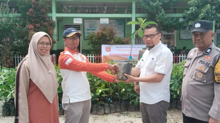 Nagari Pakan Sinayan Terima Bantuan Ribuan Bibit Tanaman