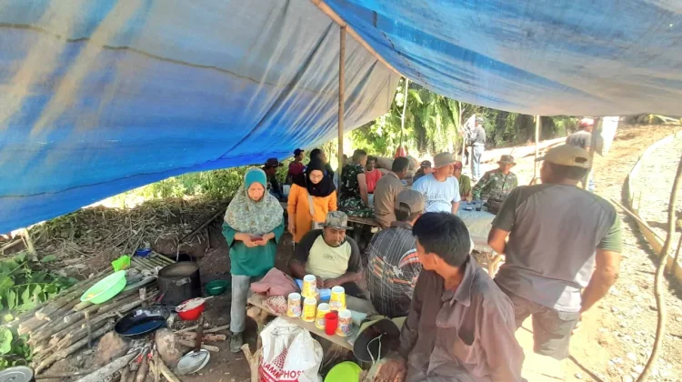 Keakraban Satgas TMMD Kodim 0304/Agam Bersama Warga Kian Erat