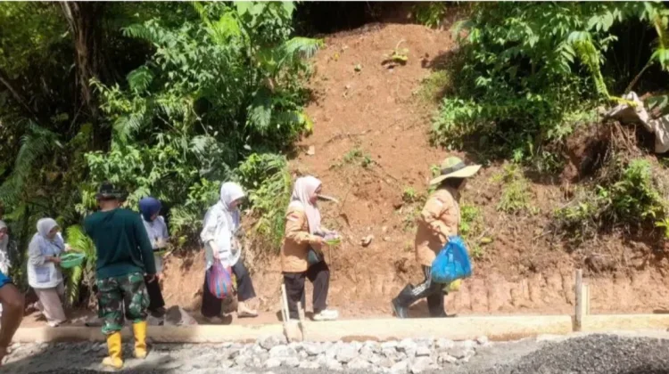 Dukungan Warga dan Mahasiswa Menguatkan TMMD ke 129 di Agam