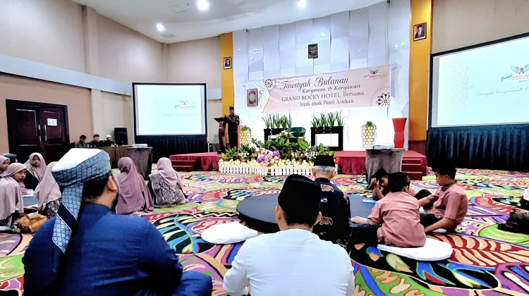 Hangatkan Hati Anak Yatim, Grand Rocky Hotel Bukittinggi Gelar Tausiah Bulanan