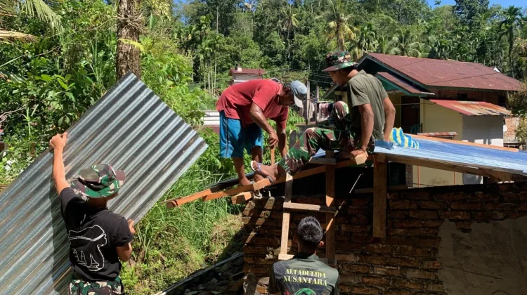 Gotong Royong Percepat Pengerjaan MCK Mushalla Al Huda TMMD 129 Kodim 0304/Agam