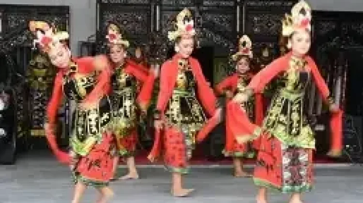 Warisan Leluhur yang Kian Langka, Ini 7 Tradisi Indonesia yang Perlu Dilestarikan