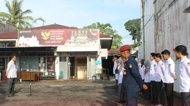 Sekretaris KPU Padang Panjang Pesan Jaga Integritas di Apel Terakhir