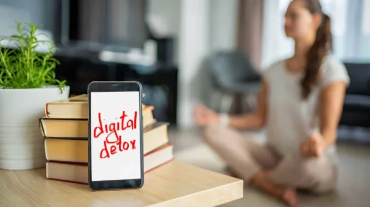 Digital Detox, Perlukah Kita Puasa Media Sosial?