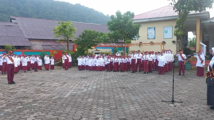 Kepsek SDN 10 Padang Panjang Barat Tekankan Pentingnya Disiplin