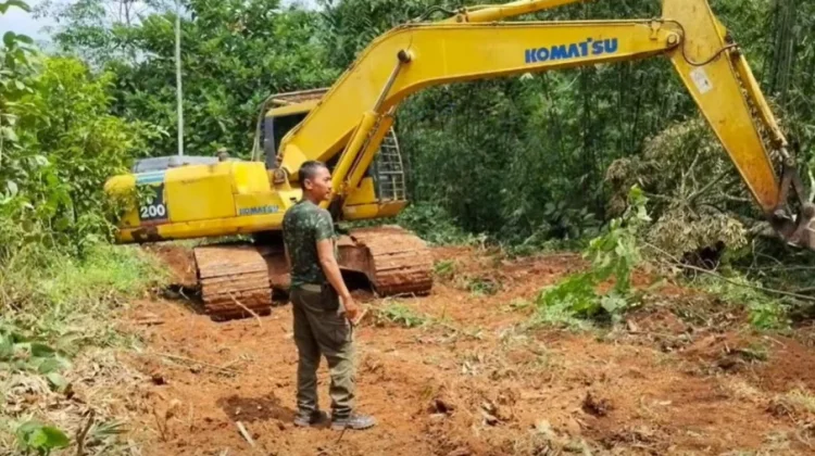 Excavator TMMD Tembus Air Putih Akses Warga Terbuka