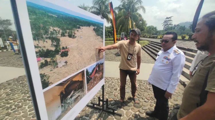 PFI Torehkan Sejarah pada Pameran Foto Perdana di Istano Basa Pagaruyung