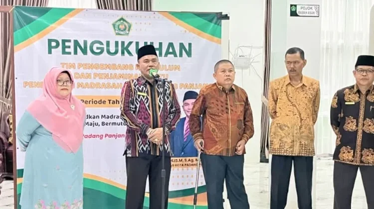 Mukhlis Informasikan Rencana Kegiatan DWP Kemenag Padang