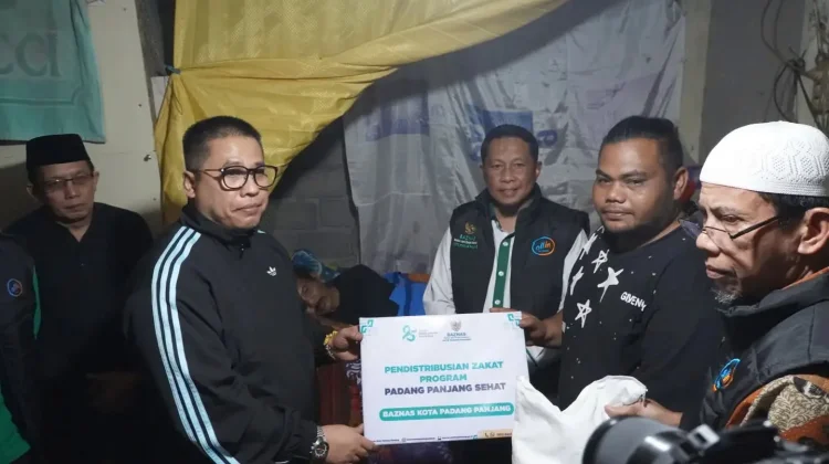 Pemko dan Baznas Padang Panjang Salurkan Sembako ke 3 Warga di 2 Kecamatan