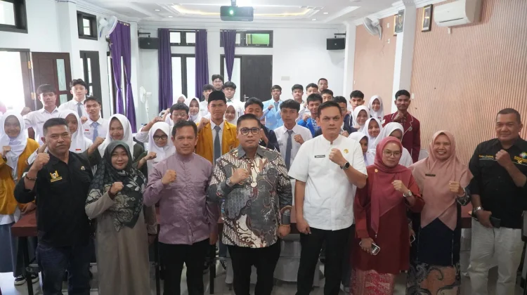 Wako Hendri Arnis Buka Pelatihan Kepemimpinan Siswa SMA/SMK/MA Padang Panjang