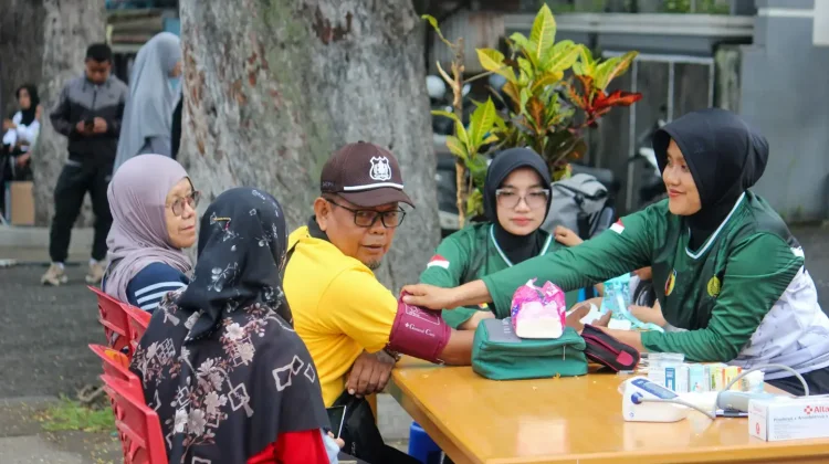 Bakti Kesehatan Kodim 0307 Layani Cek Kesehatan Gratis Di CFD Cindua Mato