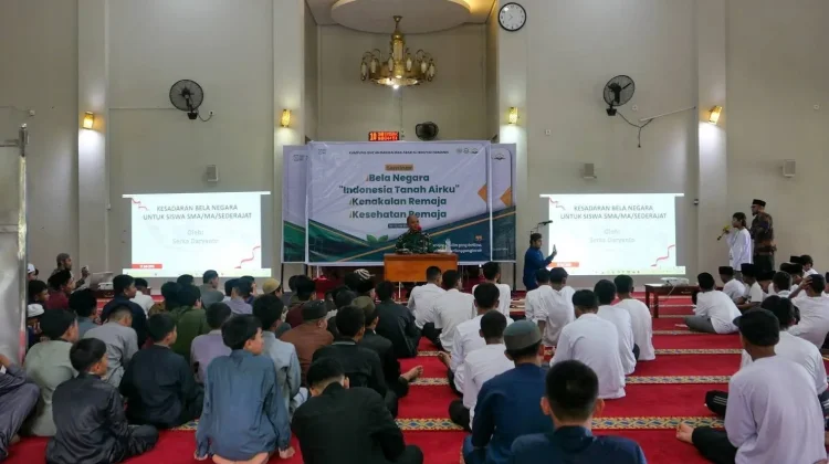 Babinsa Koramil 09 Tanamkan Nasionalisme Disiplin Santri Baru