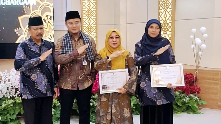 Dedikasi Menginspirasi, Kakankemenhaj Bukittinggi Raih Penghargaan Haji 1447 H